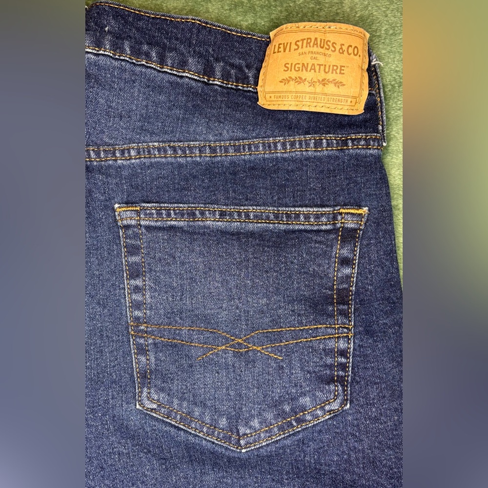 Levi Strauss Athletic Men's Dark Blue Straight Jeans, Size: W34” x L32”. (6332) - Picture 2 of 10